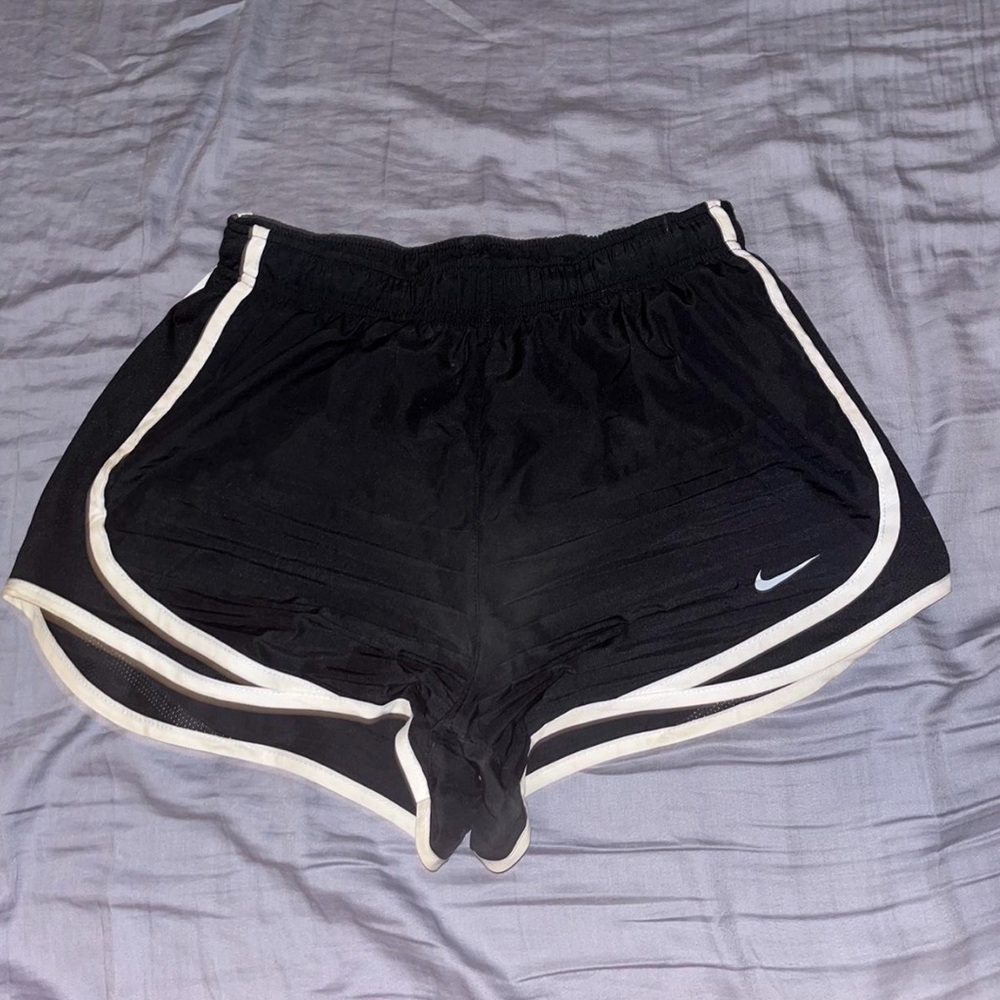 black and white nike running shorts size medium